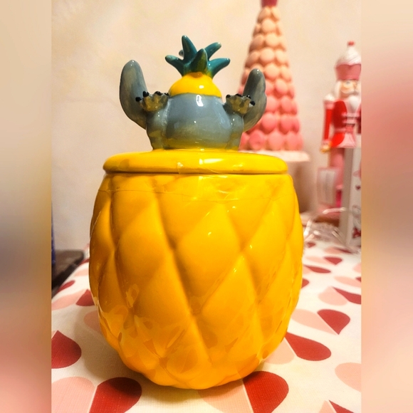 Disney Lilo and Stitch Pineapple cookie jar. Brand is Silver Buffalo - Picture 6 of 6